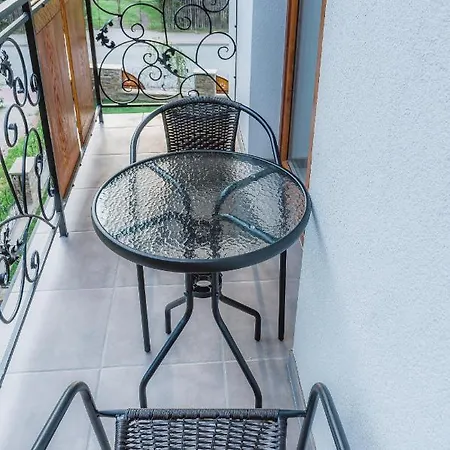 Na Skarpie Nocleg ze śniadaniem *
